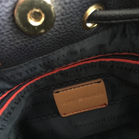 SOLD Tommy Hilfiger Navy Faux Leather Bucket Bag - Picture 4 of 6